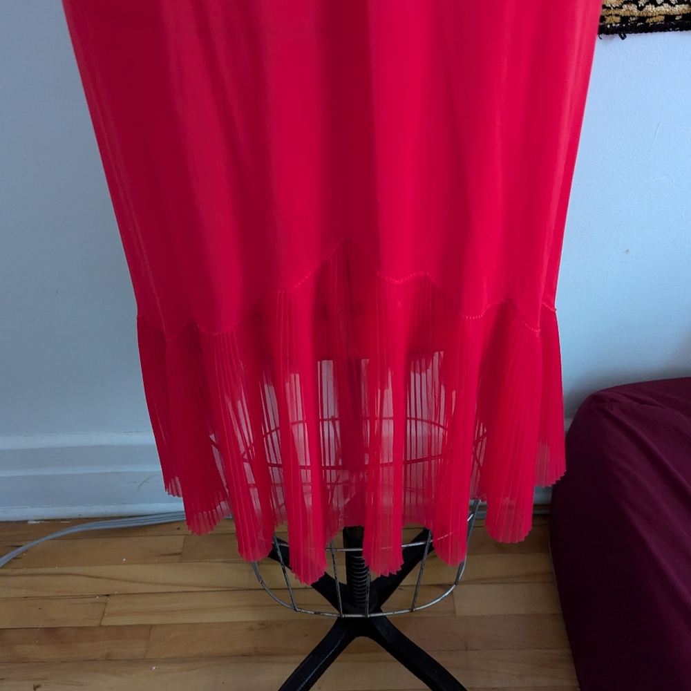 Vintage vanity fair red-rose nightgown - Picture 3 of 8